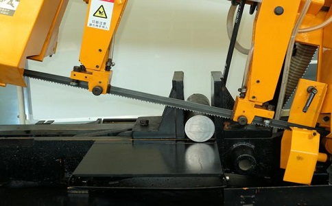 麻阳数控带锯床自动送料精度会出现偏差吗？